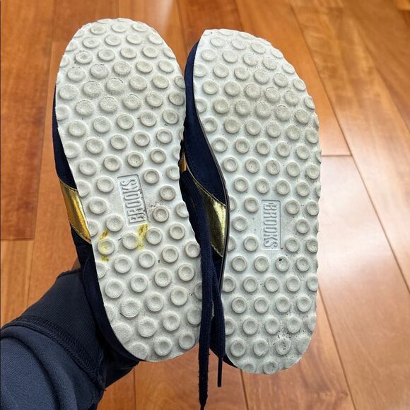 Brooks Vanguard sneakers in navy blue suede with gold accents size 7 - Picture 6 of 8